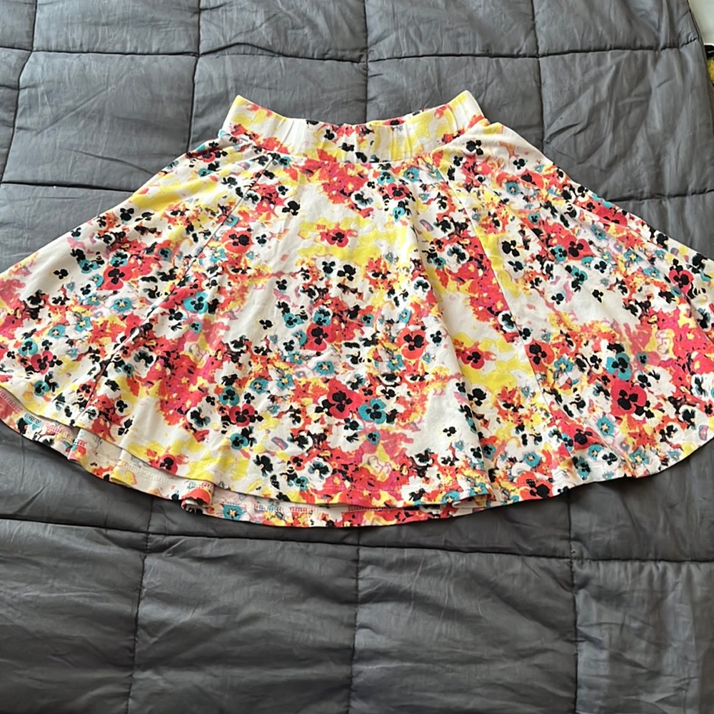 White floral So Skirt size xs